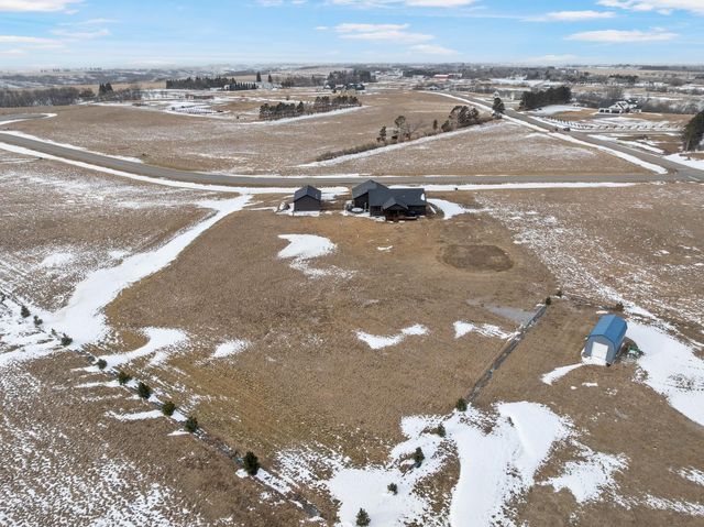 4401 24th St SE, Minot, ND 58701