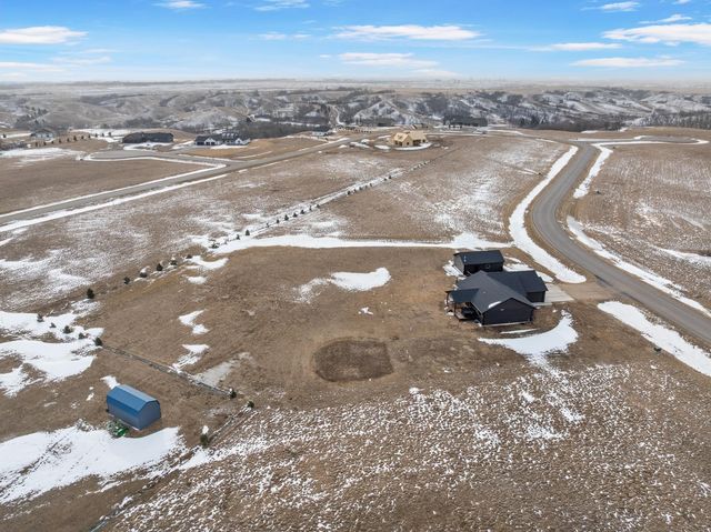 4401 24th St SE, Minot, ND 58701