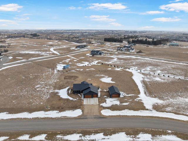 4401 24th St SE, Minot, ND 58701