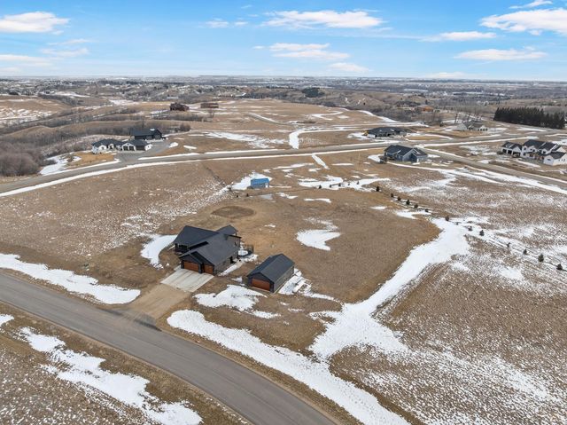 4401 24th St SE, Minot, ND 58701