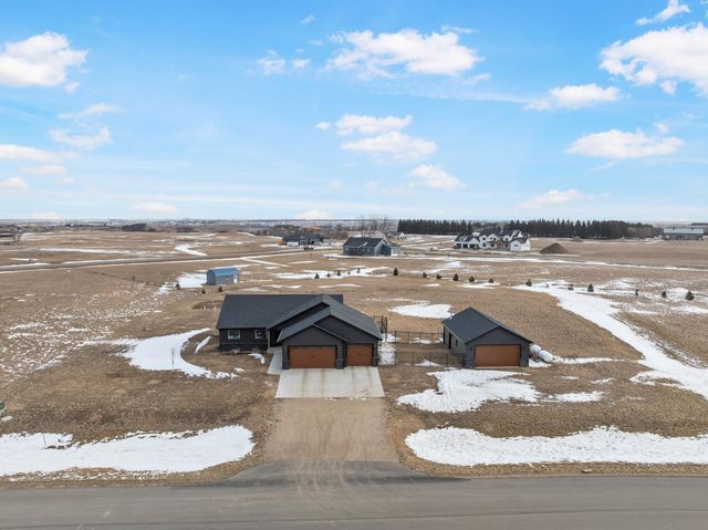 4401 24th St SE, Minot, ND 58701