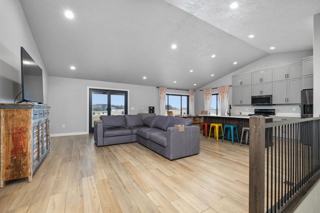 4401 24th St SE, Minot, ND 58701