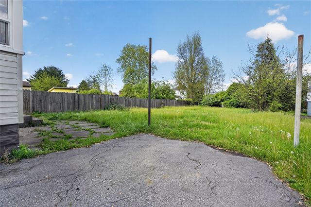 819 Monterey St, Duquesne, PA 15110