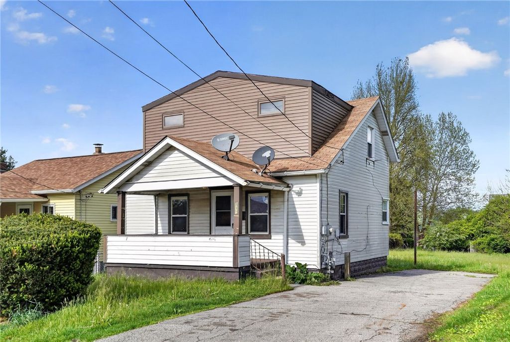 819 Monterey St, Duquesne, PA 15110