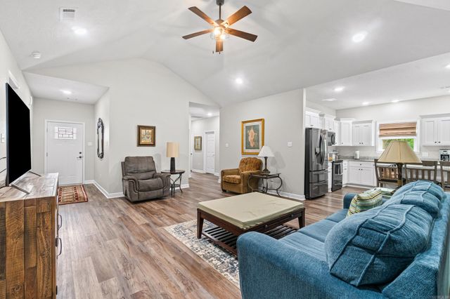 27 Marthas Field Drive, Greenbrier, AR 72058