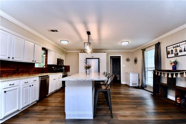 76 LITTLE JOHN Lane, Dry Prong, LA 71423