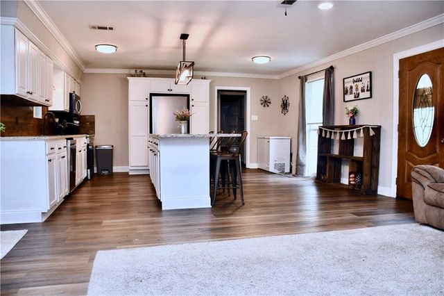 76 LITTLE JOHN Lane, Dry Prong, LA 71423