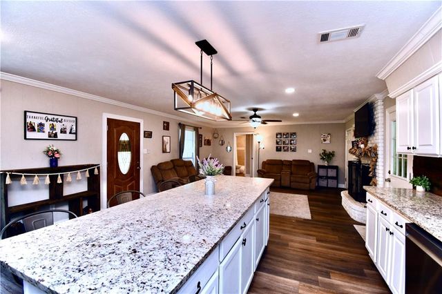 76 LITTLE JOHN Lane, Dry Prong, LA 71423