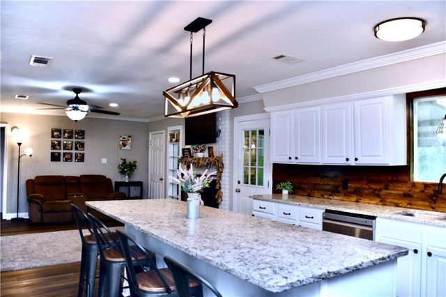 76 LITTLE JOHN Lane, Dry Prong, LA 71423