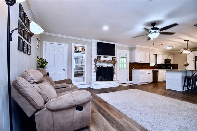 76 LITTLE JOHN Lane, Dry Prong, LA 71423