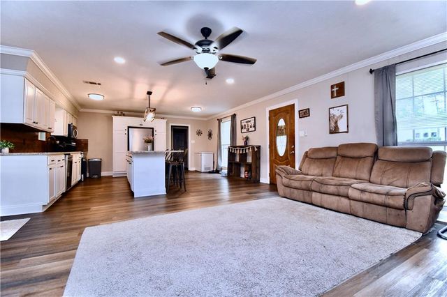 76 LITTLE JOHN Lane, Dry Prong, LA 71423