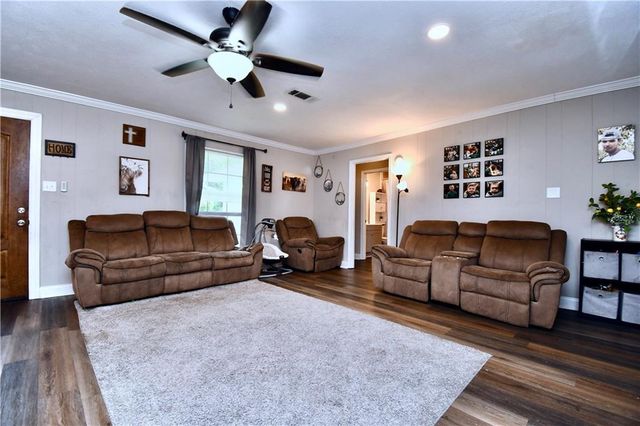 76 LITTLE JOHN Lane, Dry Prong, LA 71423