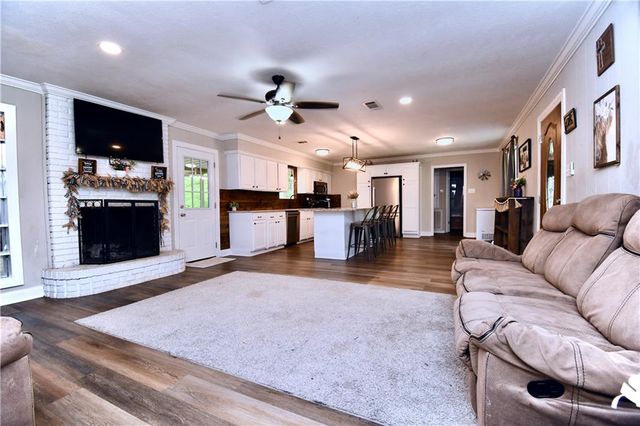 76 LITTLE JOHN Lane, Dry Prong, LA 71423