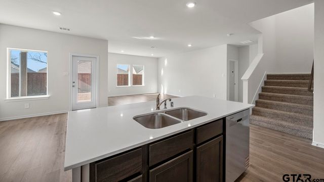 5028 Shumard Drive, Lindale, TX 75771