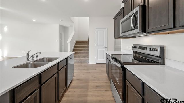5028 Shumard Drive, Lindale, TX 75771