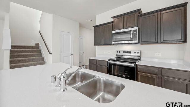 5028 Shumard Drive, Lindale, TX 75771