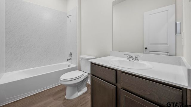 5028 Shumard Drive, Lindale, TX 75771