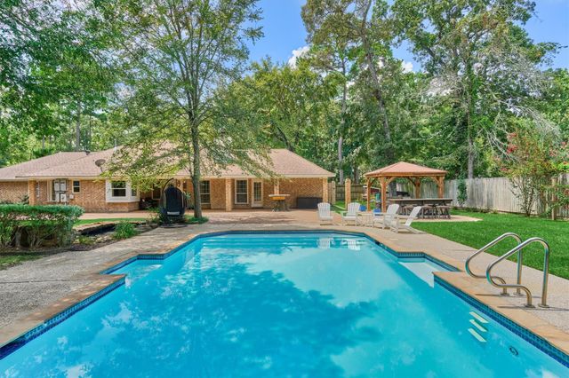 8 Wind River Court, Conroe, TX 77384