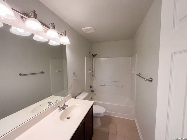 10247 Villa Del Lago, San Antonio, TX 78245