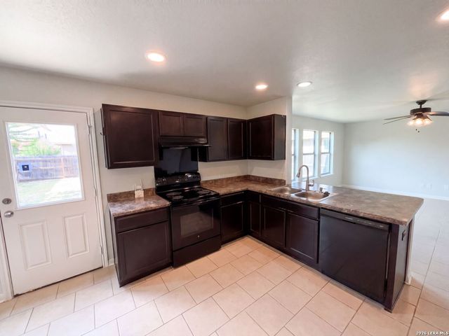 10247 Villa Del Lago, San Antonio, TX 78245