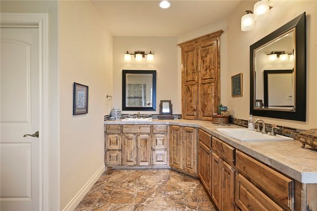 4698 River Valley Drive, Bryan, TX 77808