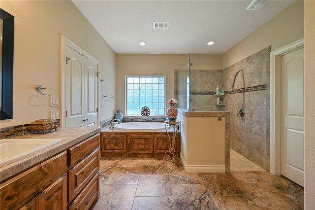 4698 River Valley Drive, Bryan, TX 77808