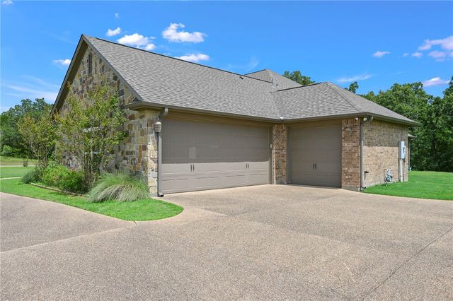 4698 River Valley Drive, Bryan, TX 77808