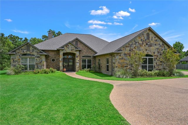 4698 River Valley Drive, Bryan, TX 77808