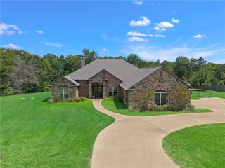 4698 River Valley Drive, Bryan, TX 77808
