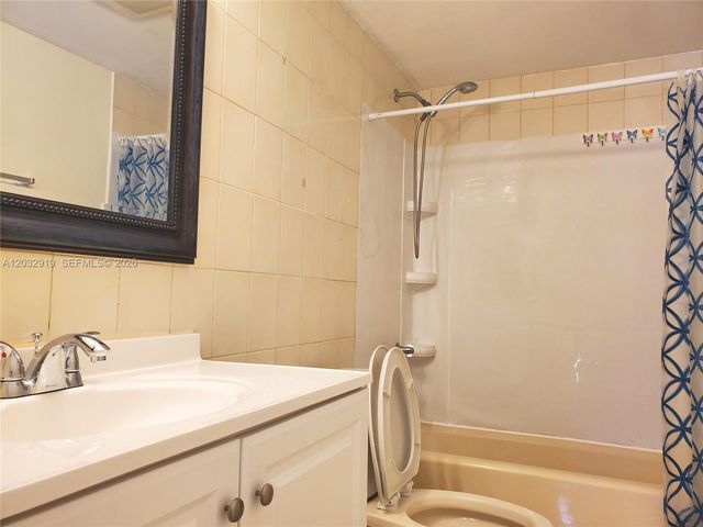 250 NW 107th Avenue 106, Miami, FL 33172