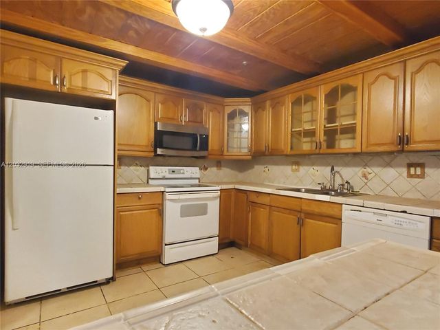 250 NW 107th Avenue 106, Miami, FL 33172