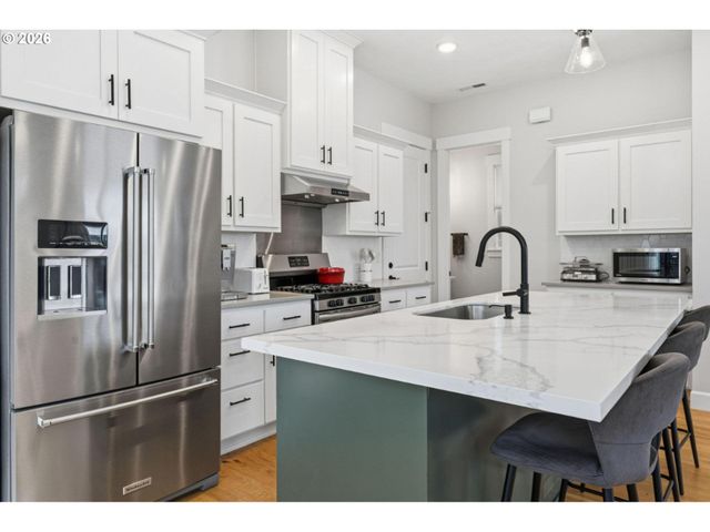 6837 Se PROVENCE St, Hillsboro, OR 97123