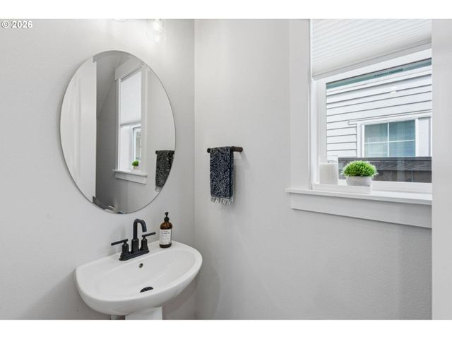 6837 Se PROVENCE St, Hillsboro, OR 97123