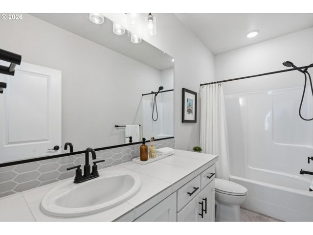 6837 Se PROVENCE St, Hillsboro, OR 97123