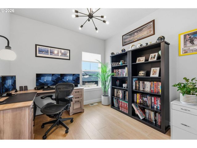 6837 Se PROVENCE St, Hillsboro, OR 97123