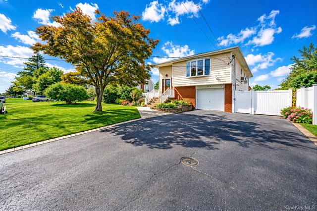 244 Baylawn Avenue, Copiague, NY 11726