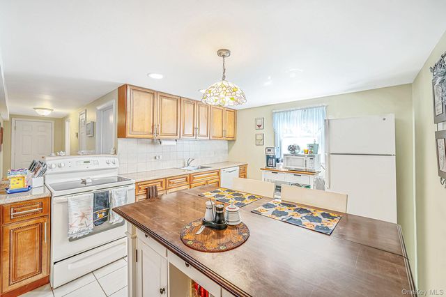 244 Baylawn Avenue, Copiague, NY 11726