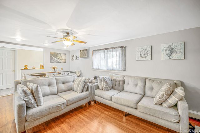 244 Baylawn Avenue, Copiague, NY 11726