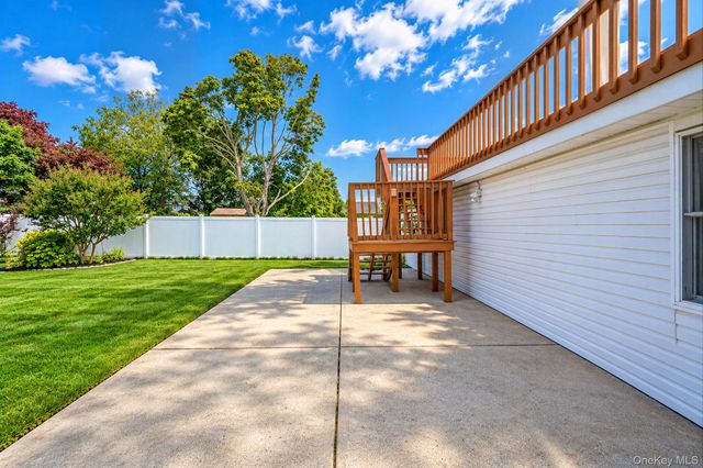244 Baylawn Avenue, Copiague, NY 11726