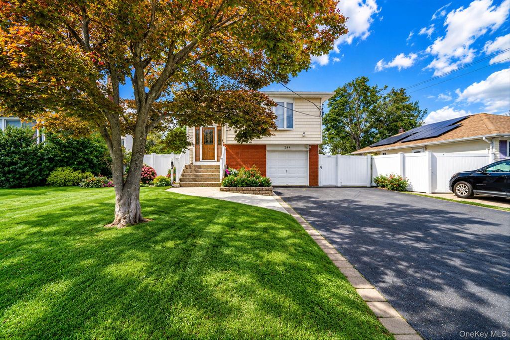 244 Baylawn Avenue, Copiague, NY 11726 — photo 2
