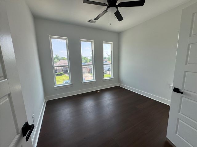8127 Saint Louis Street, Houston, TX 77028