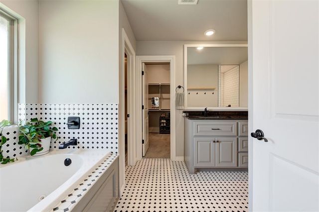 10116 NW 139th Circle, Yukon, OK 73099