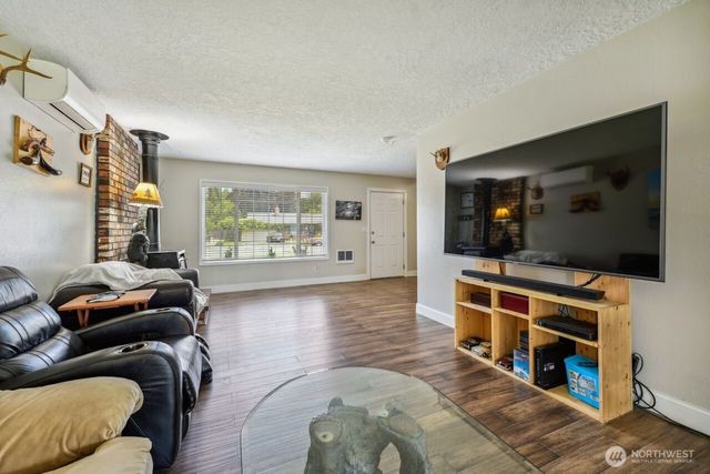 3381 Nebraska St., Longview, WA 98632