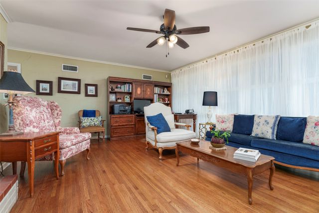 126 Varsity Circle, Arlington, TX 76013
