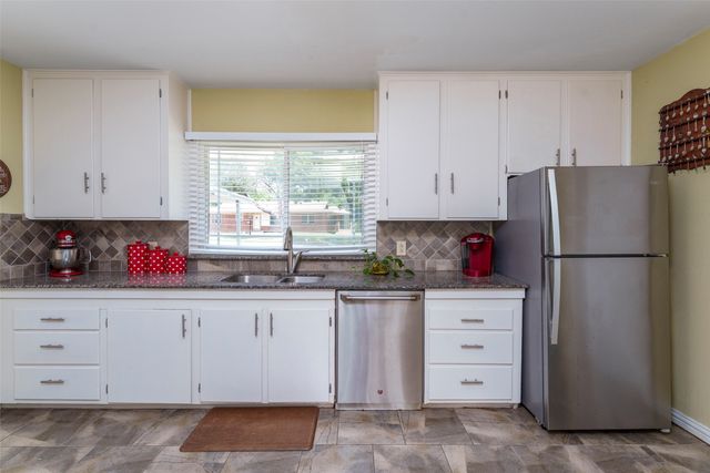 126 Varsity Circle, Arlington, TX 76013