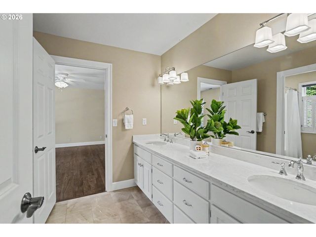 2725 KALOKEN Ct S, Salem, OR 97306