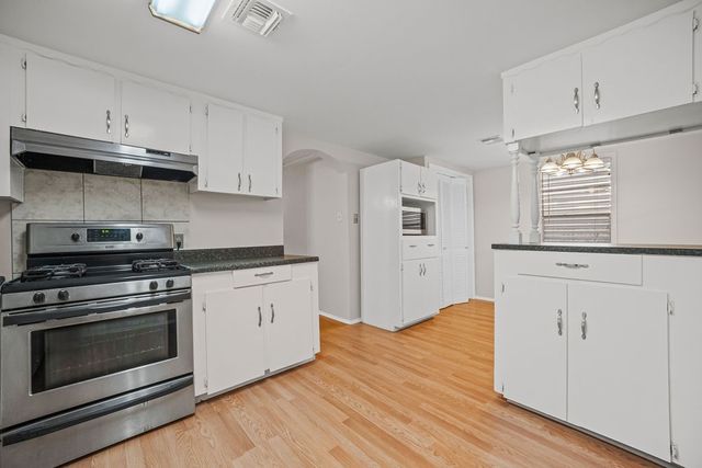 413 E. Fulton, Sinton, TX 78387