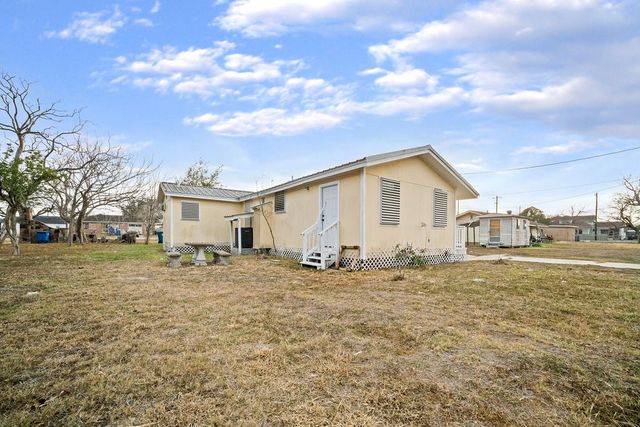 413 E. Fulton, Sinton, TX 78387