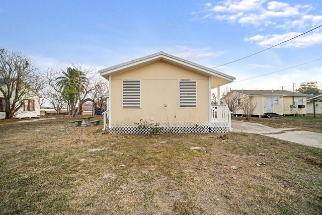 413 E. Fulton, Sinton, TX 78387