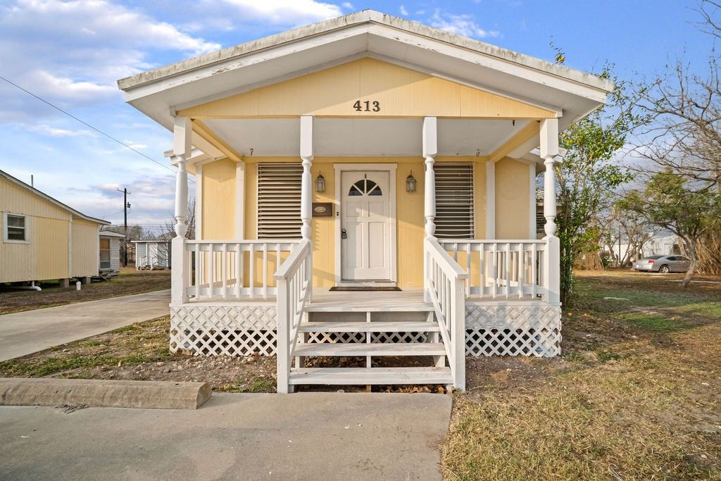 413 E. Fulton, Sinton, TX 78387